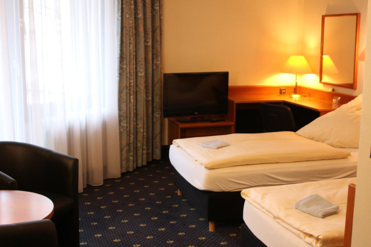 Karaman Group Hotel Bad Nenndorf Exteriör bild