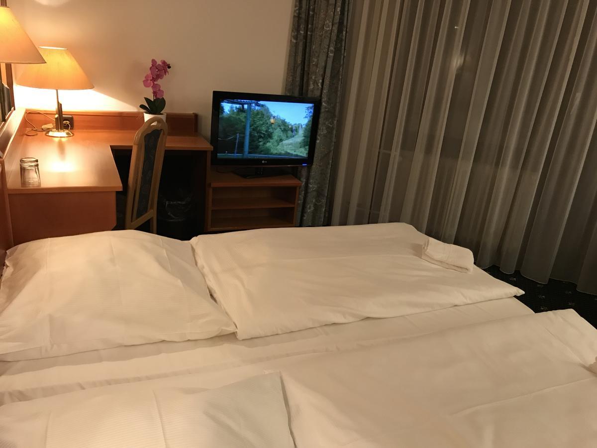 Karaman Group Hotel Bad Nenndorf Exteriör bild