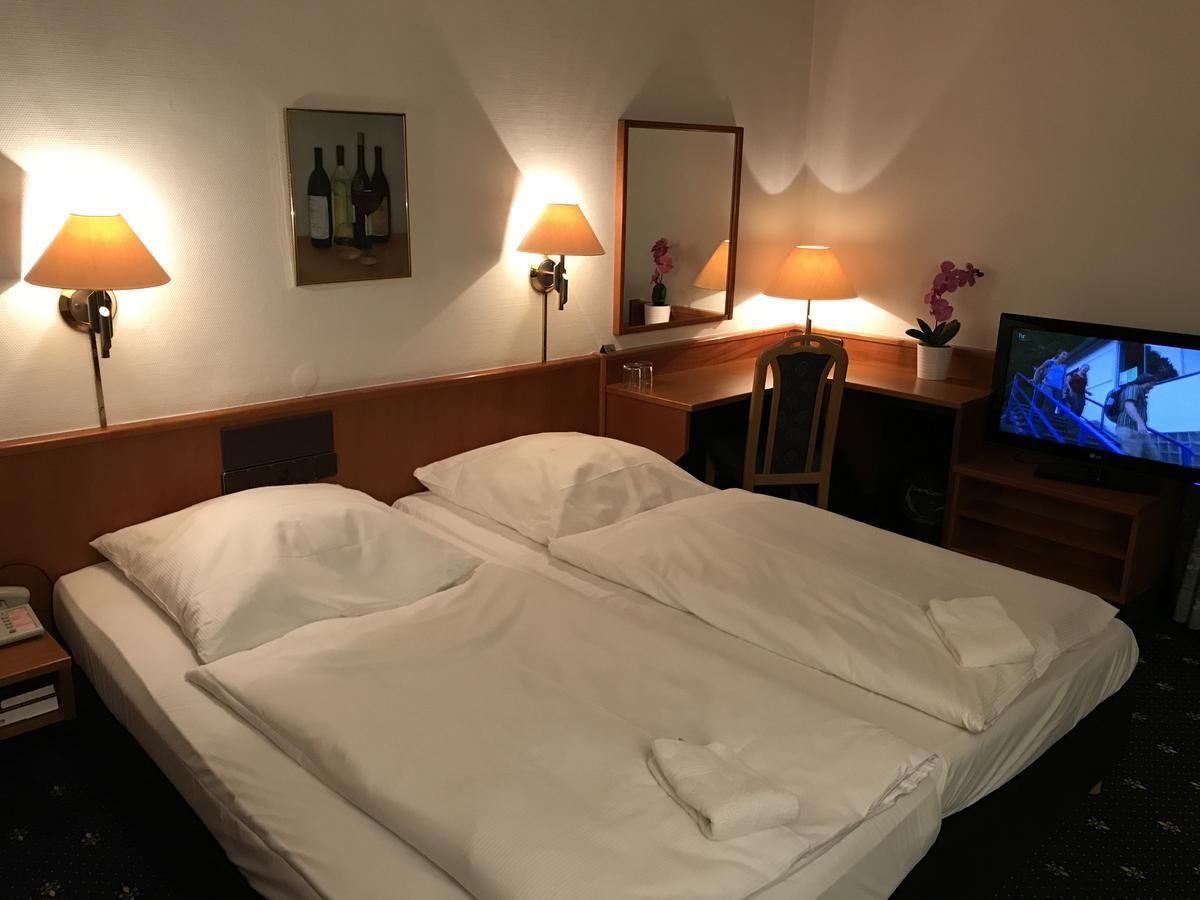 Karaman Group Hotel Bad Nenndorf Exteriör bild